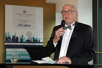 Hamburg  Dr. Michael Vesper haelt beim Derbydinner eine Rede