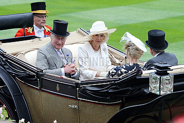 Ascot  Grossbritannien  HM King Charles III and his wife HRH Camilla  the Queen Consort arriving in a carriage at Royal Ascot racecourse