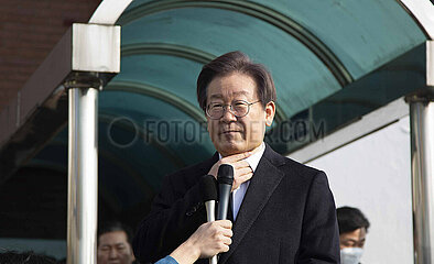 SOUTH KOREA-SEOUL-LEE JAE-MYUNG-DISCHARGED FROM HOSPITAL