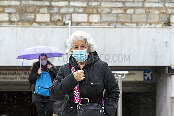 GREECE-ATHENS-VACCINATION-COVID-19-FLU-URGING