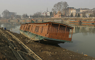 Jhelum River Hits All-Time Low In Kashmir
