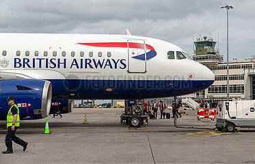 Republik Irland  Dublin - Flugzeug der British Airways am Dublin Airport (DUB)