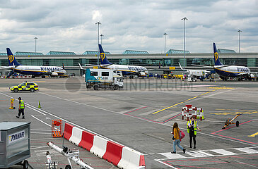 Republik Irland  Dublin - Flugzeuge von Ryan Air an ihrem Heimatflughafen Dublin Airport (DUB)
