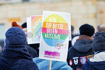 Tausende demonstrieren gegen Rechtsextremismus in Wuppertal