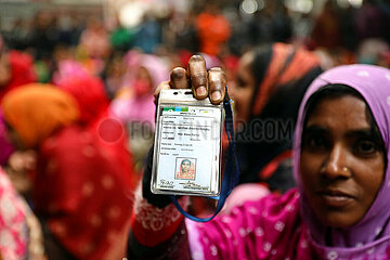Näherinnen demonstrieren gegen die Kündigungen in Dhaka