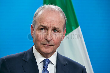 Berlin  Deutschland - Der irische Aussenminister Micheal Martin waehrend einer Pressekonferenz im Aussenministerium.