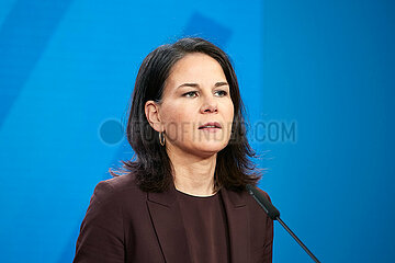 Berlin  Deutschland - Die Bundesaussenministerin Annalena Baerbock waehrend einer Pressekonferenz im Aussenministerium.