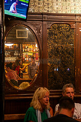 Republik Irland  Dublin - Pub im Kneipenviertel Tempel Bar  beliebt bei Einheimischen und Touristen