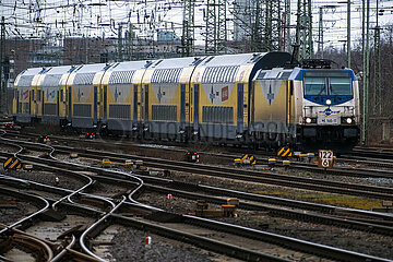 Deutschland  Bremen - Zug der Metronom Eisenbahngesellschaft mbH am Hauptbahnhof