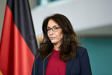 Berlin  Deutschland - Yasmin Fahimi bei der Pressekonferenz anlaesslich des Treffens der Allianz fuer Transformation.