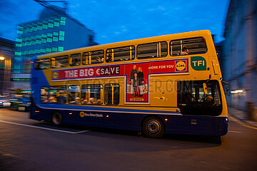 Republik Irland  Dublin - Doppeldeckerbus mit Lidl-Werbung