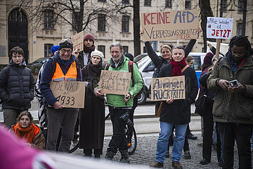 Kundgebung gegen die Zustimmung zu zwei AfD Verfassungsrichtern in München