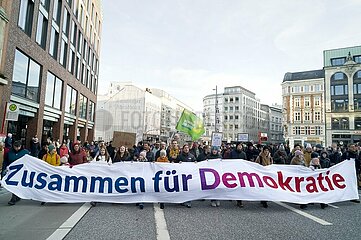 Motto „Zusammen gegen rechts – Hamburg für Demokratie!“