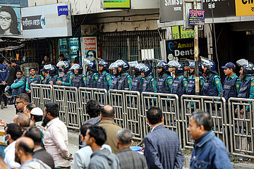 BNP Supporter veranstalten Black Flag Massendemo in Dhaka