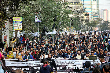 BNP Supporter veranstalten Black Flag Massendemo in Dhaka