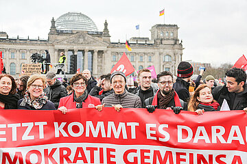 Hunderttausende bei Brandmauer Demo gegen die AfD in Berlin