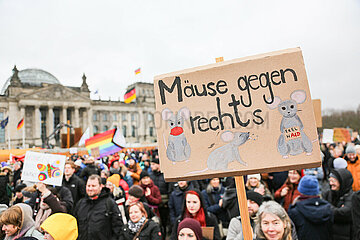 Hunderttausende bei Brandmauer Demo gegen die AfD in Berlin