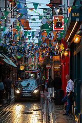 Republik Irland  Dublin - Dame Lane im Kneipenviertel Tempel Bar  beliebt bei Einheimischen und Touristen
