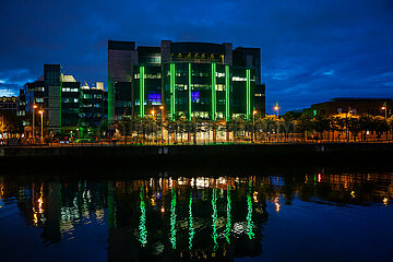 Republik Irland  Dublin - IFSC House (INTERNATIONAL FINANCIAL SERVICES CENTRE) am Fluss Liffey in der City
