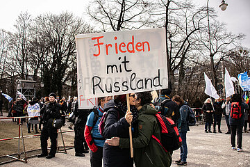 MSC 2023: Pro-Putin Demo für den Frieden