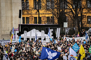 MSC 2023: Pro-Putin Demo für den Frieden