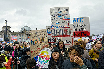Berlin  Deutschland - Demonstration  Hand in Hand gegen Rechts