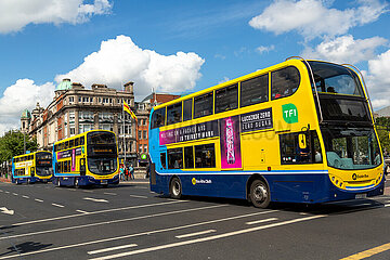 Republik Irland  Dublin - Doppeldeckerbusse im Stadtzentrum