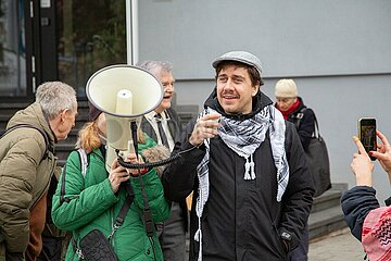 Benjamin Ruß: Klage gegen Berufsverbot