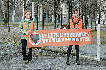 Berlin: Letzte Generation Aktion am Kanzleramt