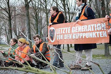 Berlin: Letzte Generation Aktion am Kanzleramt