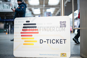 Deutschland-Ticket Symbolbilder