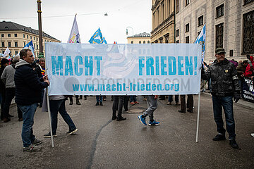 Verschwörungsideologische Friedensdemo in München