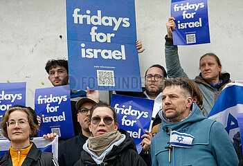 Berlin  Deutschland  DEU - Fridays for Israel Demonstration vor der Freien Universitaet Berlin