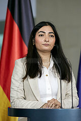 Berlin  Deutschland - Staatsministerin Reem Alabali-Radovan bei einer Pressekonferenz im Kanzleramt