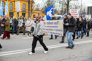 Anti-Amerikanische Demo gegen die Münchner SIcherheitskonferenz