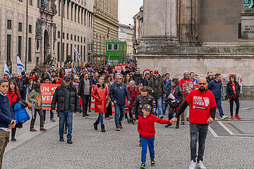 Protestzug Run for their lives in München
