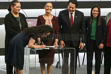 Claudia Sheinbaum Registers as a Mexico's Presidential Candidate