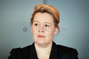 Berlin  Deutschland - Senatorin Franziska Giffey bei der Pressekonferenz zur Berliner Tourismus-Bilanz 2023.