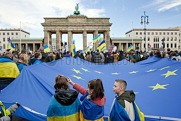 Berlin  Deutschland  DEU - Pro-ukrainische Demonstration VictoryForPeace Frieden verteidigen