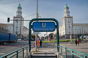 Berlin  Deutschland  U-Bahnstation Frankfurter Tor und stalinistische Architektur in Berlin-Friedrichshain