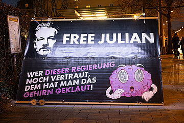 Verschwörungsideologen protestieren in München