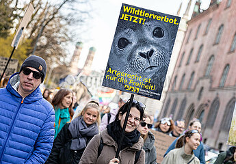 Tierschützer demonstrieren für Zirkus ohne Tiere in München