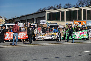 Tierschützer demonstrieren für Zirkus ohne Tiere in München
