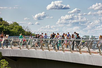 Kiew  Ukraine - Klitschko Glasbruecke-Pedestrian-Bicycle Bridge