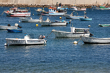 Sagres  Portugal  Boote ankern im Hafen