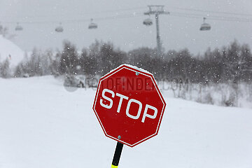Mestia  Georgien  Stopp-Schild im Skigebiet Tednuldi