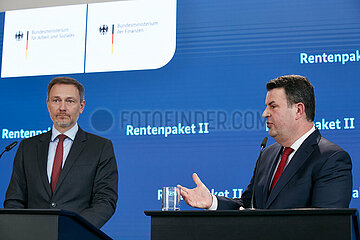 Berlin  Deutschland - Bundesfinanzminister Christian Lindner und Bundesarbeitsminister Hubertus Heil stellen das Rentenpaket II vor.