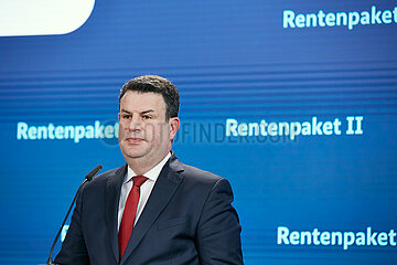 Berlin  Deutschland - Bundesarbeitsminister Hubertus Heil bei der Vorstellung Rentenpaket II.