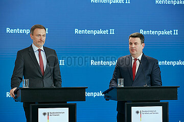 Berlin  Deutschland - Bundesfinanzminister Christian Lindner und Bundesarbeitsminister Hubertus Heil stellen das Rentenpaket II vor.