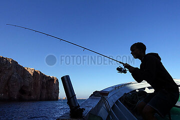 Sagres  Portugal  Silhouette eines Anglers